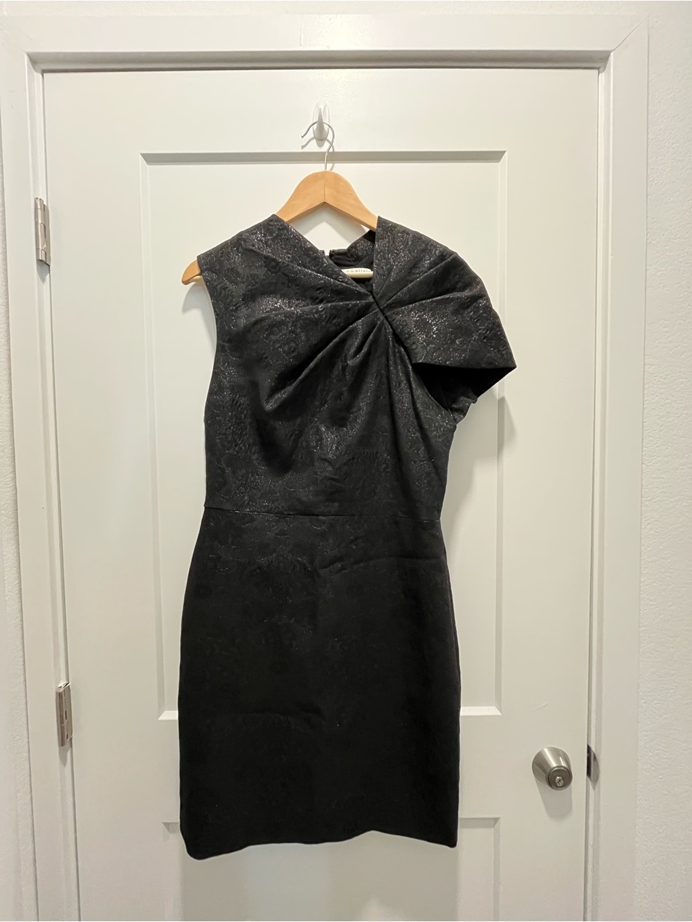 Alice + Olivia Black One-Shoulder Twist Sheath Dress with Draped Detail